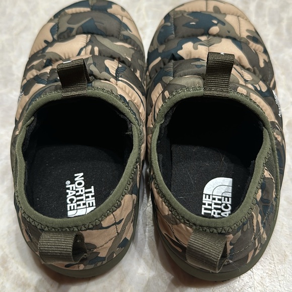 North Face ThermoBall Traction II Boys Slippers - camouflage - size 2 - Picture 2 of 5